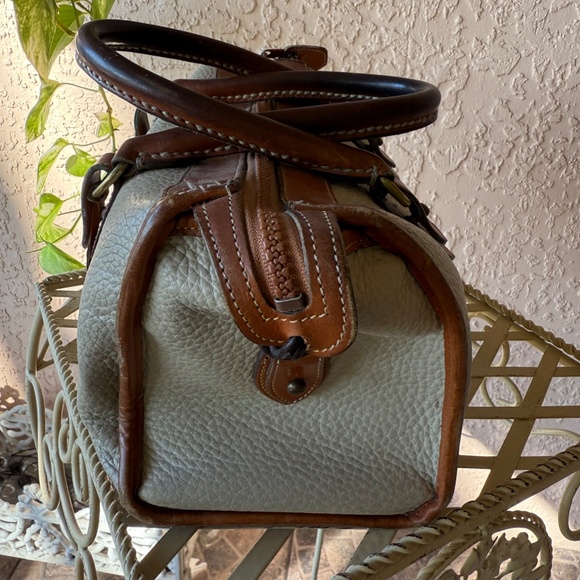 DOONEY & BOURKE USA AWL Zip Satchel Purse Doctor Bag Tote Cream /British Tan - Picture 7 of 12